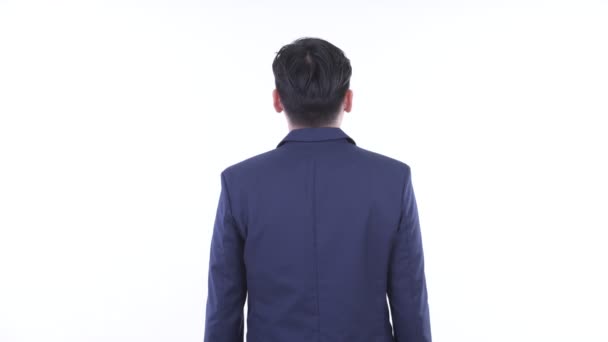 Vista posteriore di felice giovane uomo d'affari asiatico con pugni alzati — Video Stock