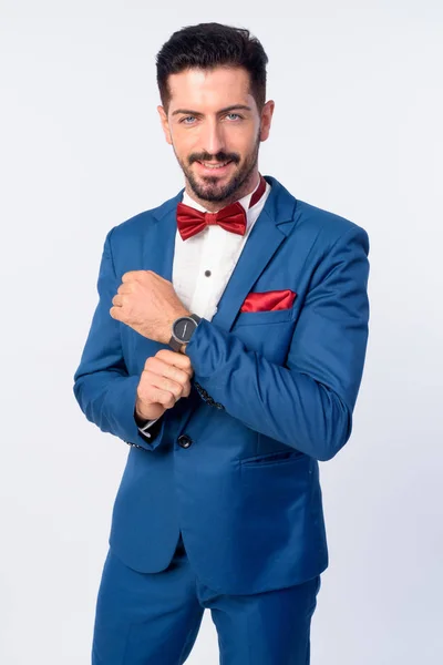 Портрет молодого красивого бородатого бізнесмена в синьому костюмі — стокове фото