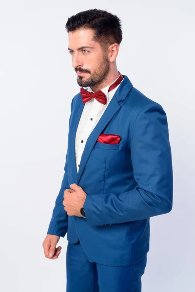 Ritratto di giovane uomo d'affari barbuto in abito blu — Foto Stock