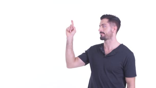 Stresli genç sakallı adam düşünme ve işaret — Stok video