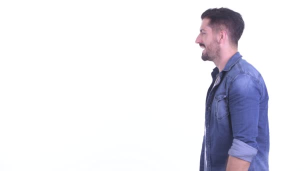 행복한 젊은 수염 힙스터 남자의 프로필 보기 미소 — 비디오