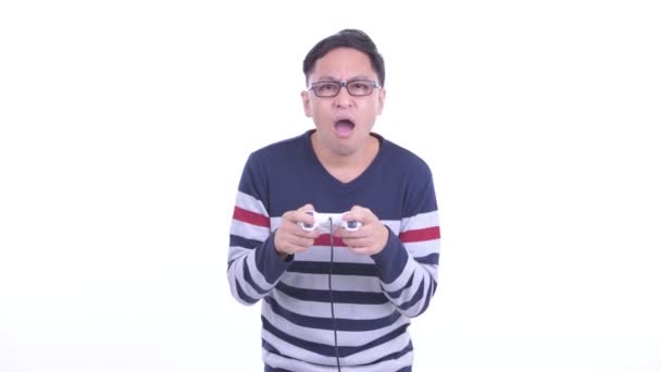 Estresado japonés hipster hombre jugando juegos y perder — Vídeos de Stock