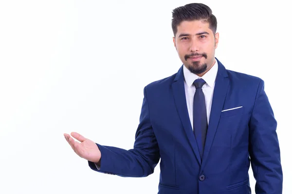 Vacker skäggiga Persiska affärsman i kostym visar något — Stockfoto