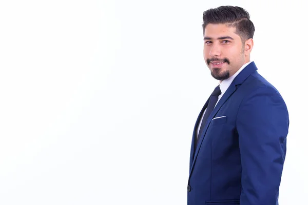 Profilové zobrazení šťastného vousatého Perského podnikatele, který se díval na kameru — Stock fotografie