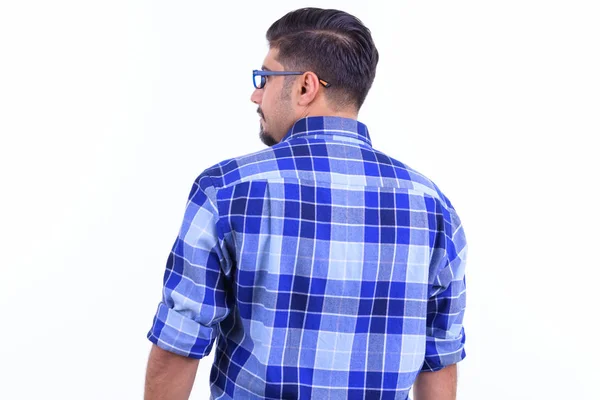 Zadní pohled na vousatého Perského hipstera, který se dívá přes rameno — Stock fotografie