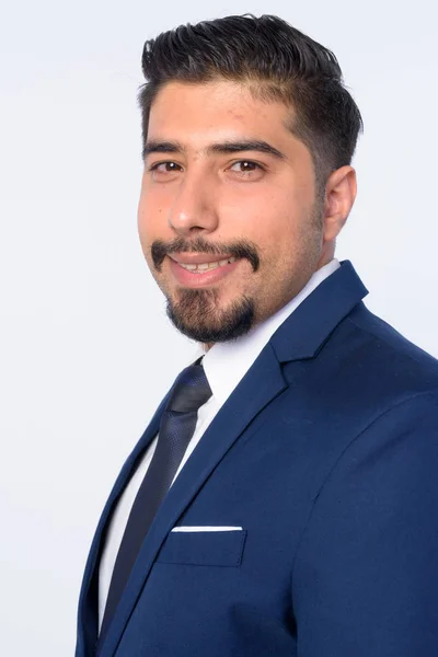 Closeup profil megtekintéséhez boldog szakállas perzsa üzletember nézi kamera — Stock Fotó