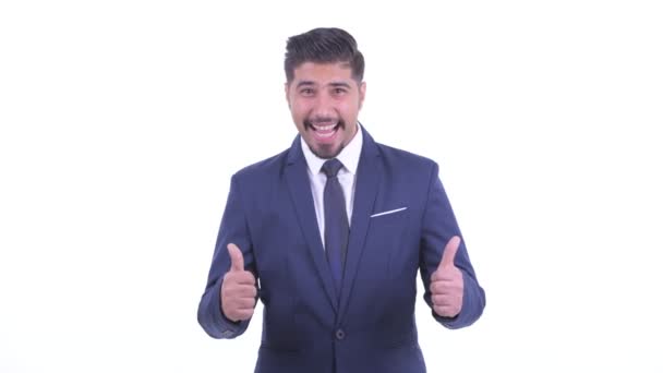 Счастливый бородатый персидский бизнесмен, подающий большие пальцы вверх и выглядящий взволнованным — стоковое видео