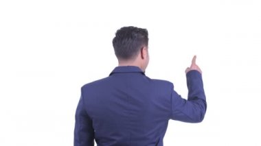 Sakallı İranlı işadamının yönetmenlik ve işaret parmağının arka görünümü