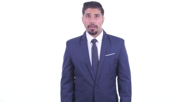 Estresado barbudo empresario persa recibiendo malas noticias — Vídeo de stock