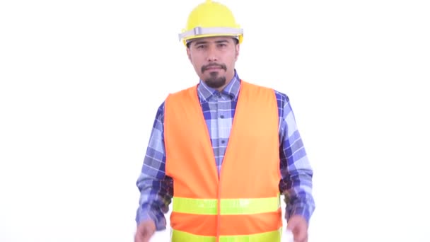 Confundido barbudo hombre persa trabajador de la construcción encogiéndose de hombros — Vídeos de Stock