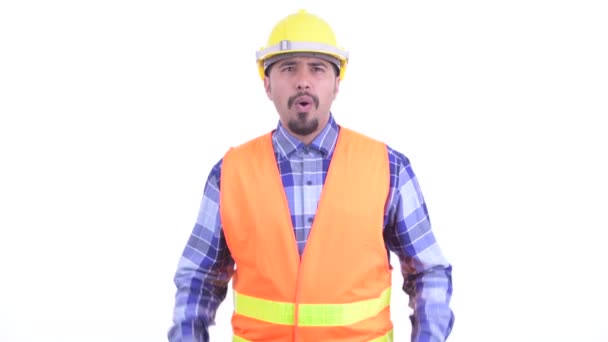 ストレスひげペルシャの男性建設労働者は悪いニュースを得る — ストック動画