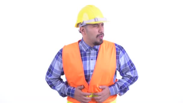 Stressé barbu Persan travailleur de la construction ayant mal à l'estomac — Video