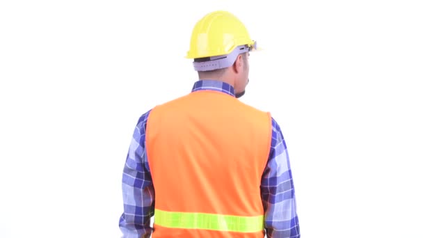 Pohled ze zadního vousatého muže na stavební práce a rozhlížel se kolem — Stock video