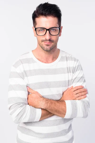 Portrait of handsome bearded man wearing eyeglasses with arms crossed — Stock Photo, Image