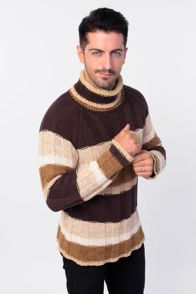 Beau barbu homme portant col roulé pull prêt pour l'hiver — Photo