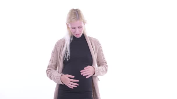 Щаслива молода блондинка вагітна жінка плескає руками — стокове відео