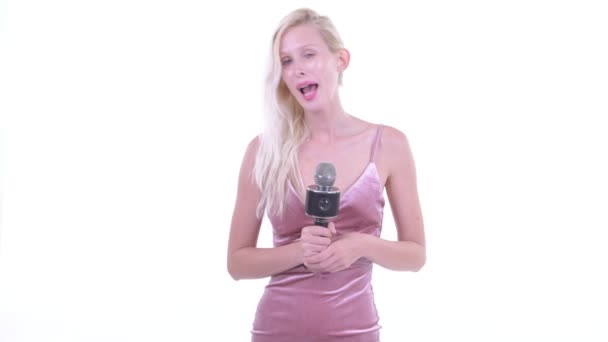 Happy young beautiful blonde woman as host talking to camera — Stock Video