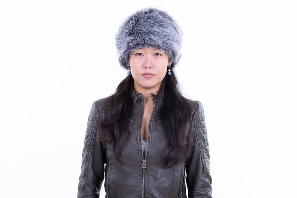 Porträt der schönen asiatischen Frau bereit für den Winter — Stockfoto