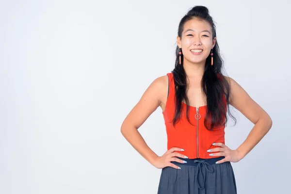 초상화 의 행복한 아름다운 아시아 여자 미소 준비 용 요가 세션 — 스톡 사진