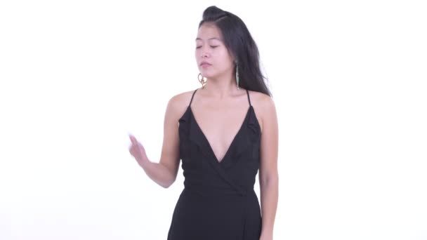Szczęśliwy piękny Asian kobieta porównanie coś — Wideo stockowe