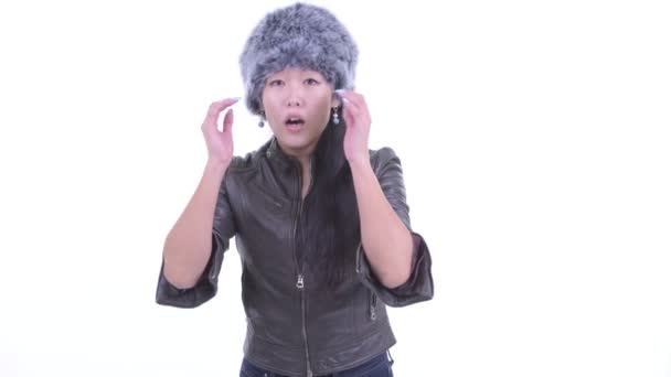 Zdůraznila, že asijská žena dostává špatnou zprávu — Stock video