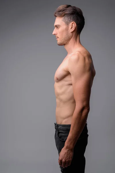 Studio shot of handsome muscular man shirtless — Stock Photo, Image
