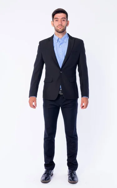 Colpo di corpo pieno di giovane uomo d'affari persiano barbuto in giacca e cravatta — Foto Stock