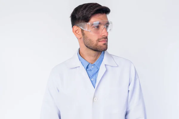 Fiatal szakállas perzsa férfi orvos, mint tudós gondolkodás — Stock Fotó