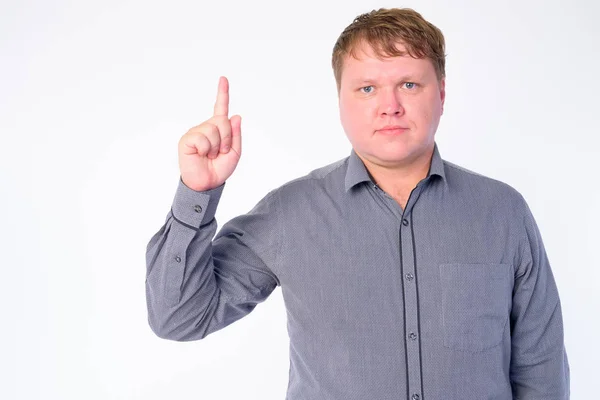 Ritratto di uomo d'affari sovrappeso che punta il dito verso l'alto — Foto Stock