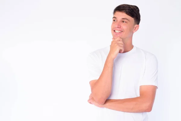 Retrato de jovem e bonito homem feliz pensando e olhando para cima — Fotografia de Stock