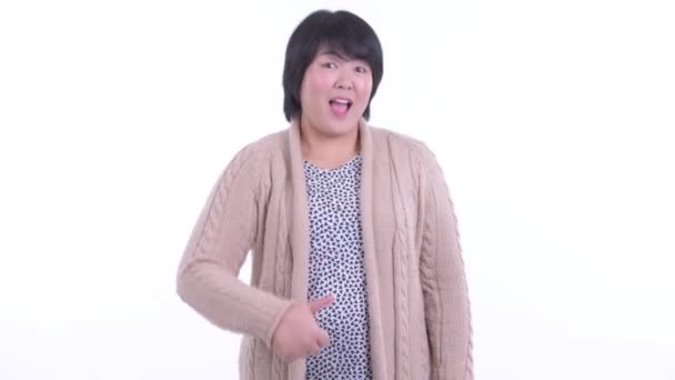 Happy overweight Asian woman giving thumbs up ready for winter — Stock Video