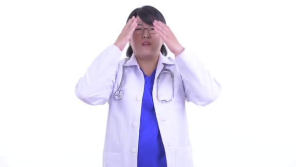 Stressed overweight Asian woman doctor getting bad news — Stock Video