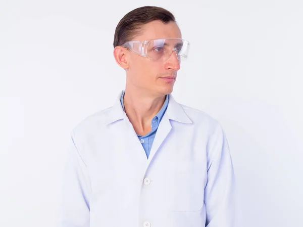 Rostro del hombre médico como científico con gafas protectoras pensando — Foto de Stock