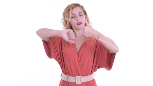 Confused blonde businesswoman choosing between thumbs up and thumbs down — Stock Video