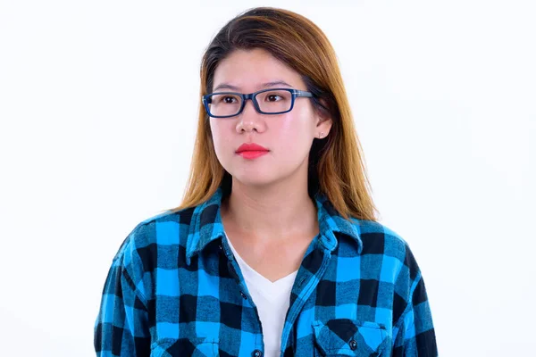 Cara de joven hermosa mujer hipster asiático pensando — Foto de Stock