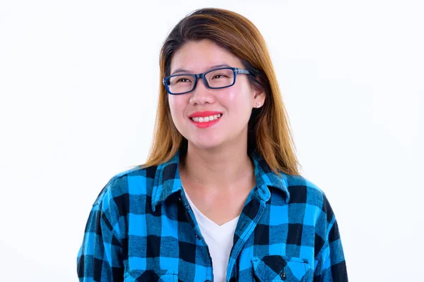 Cara de feliz joven hermosa mujer hipster asiático pensando — Foto de Stock