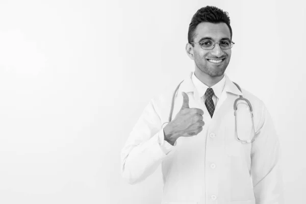 Στούντιο Πλάνο Του Νεαρού Όμορφος Ινδός Γιατρός Άνθρωπος Λευκό Φόντο — Φωτογραφία Αρχείου