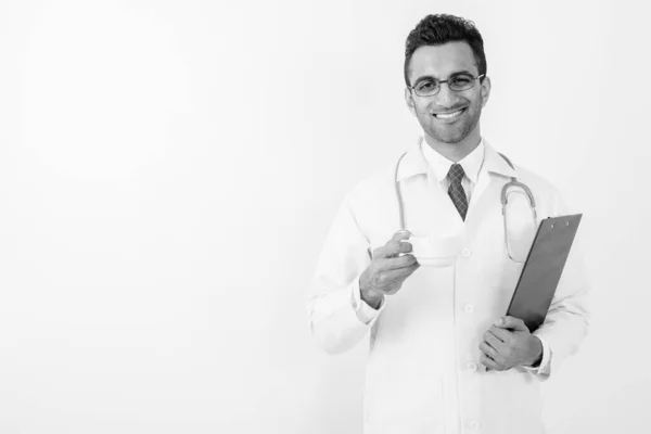 Estúdio Tiro Jovem Bonito Indiano Homem Médico Contra Fundo Branco — Fotografia de Stock