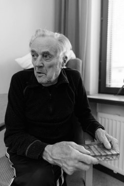 Komuta sizde, Turku, Finlandiya huzurevinde rahatlatıcı portresi