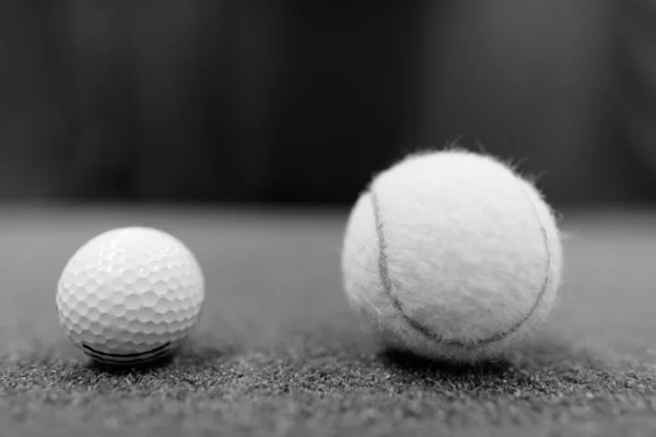 Gros Plan Balle Golf Balle Tennis Sur Surface Verte — Photo