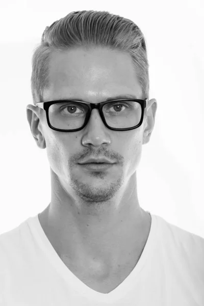 Rostro de joven guapo con anteojos — Foto de Stock