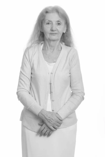 Портрет пожилой женщины в черно-белом — стоковое фото
