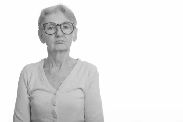 Studio skott av senior nörd kvinna bär nördiga glasögon — Stockfoto