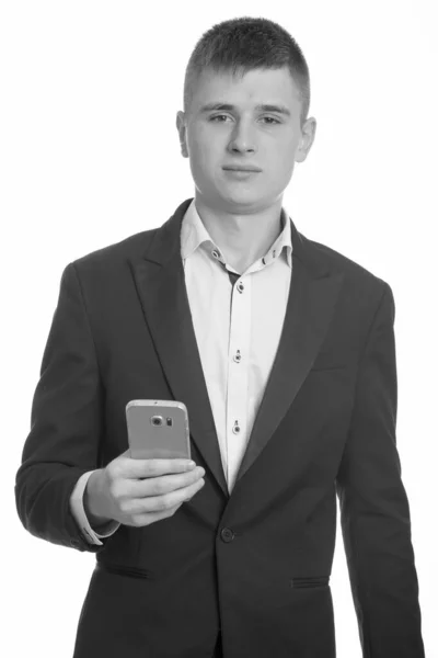 Studio shot van jonge zakenman met mobiele telefoon — Stockfoto