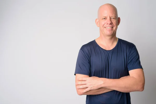 Portrait of happy mature handsome bald man smiling with arms crossed — Stock Photo, Image