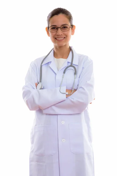 Studio colpo di giovane donna felice medico sorridente e in piedi whi — Foto Stock