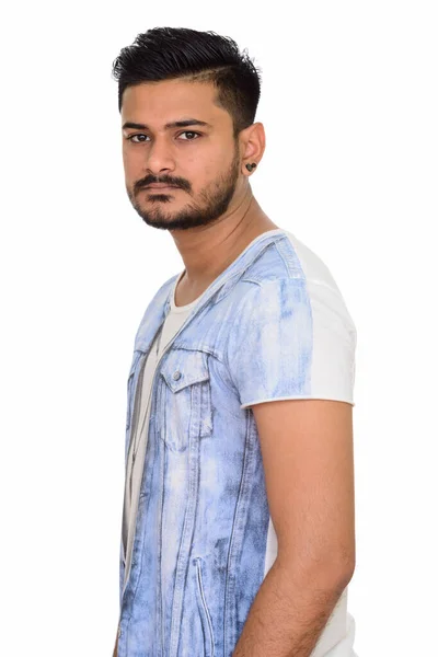 Estúdio retrato de belo homem indiano com barba — Fotografia de Stock