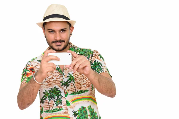Young handsome Indian man ready for vacation taking pictures wit — Stock Photo, Image