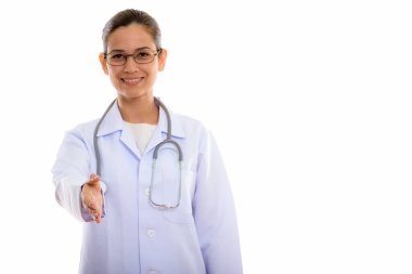 Han verirken gülümseyen genç mutlu kadın doktor stüdyo çekim