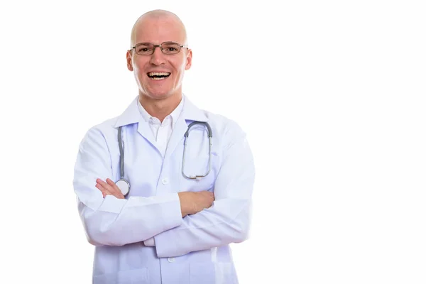 Jeune homme chauve heureux médecin souriant tout en portant des lunettes d'esprit — Photo